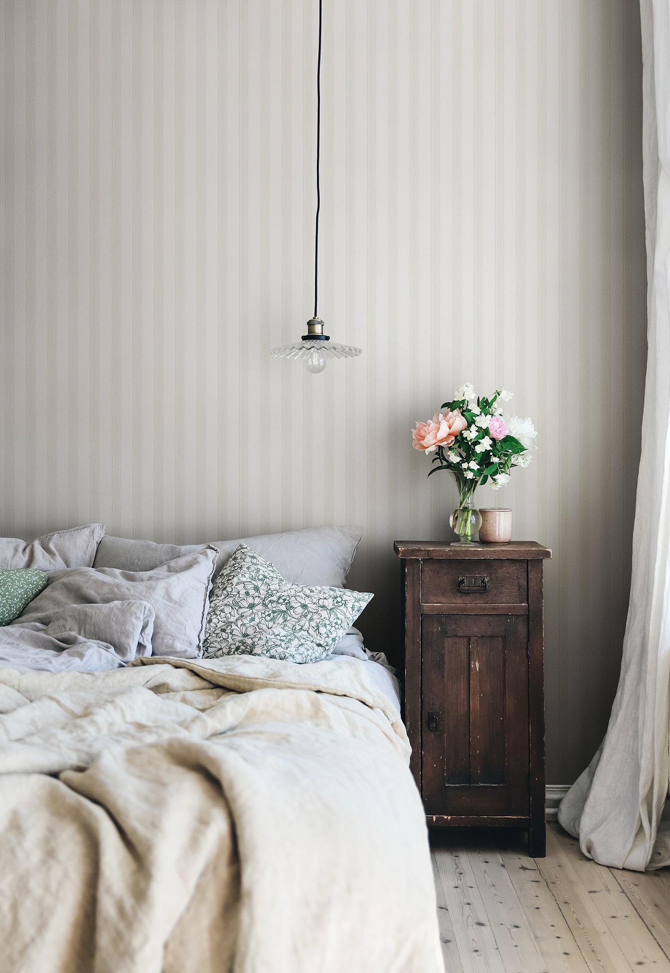 Gustav, Light Gray