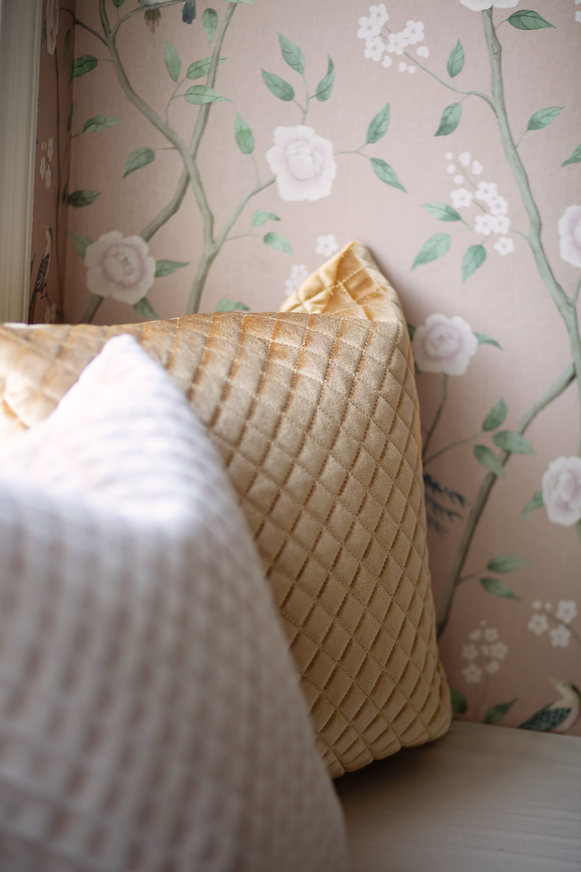 Paradise Birds 1901 Pink wallpaper