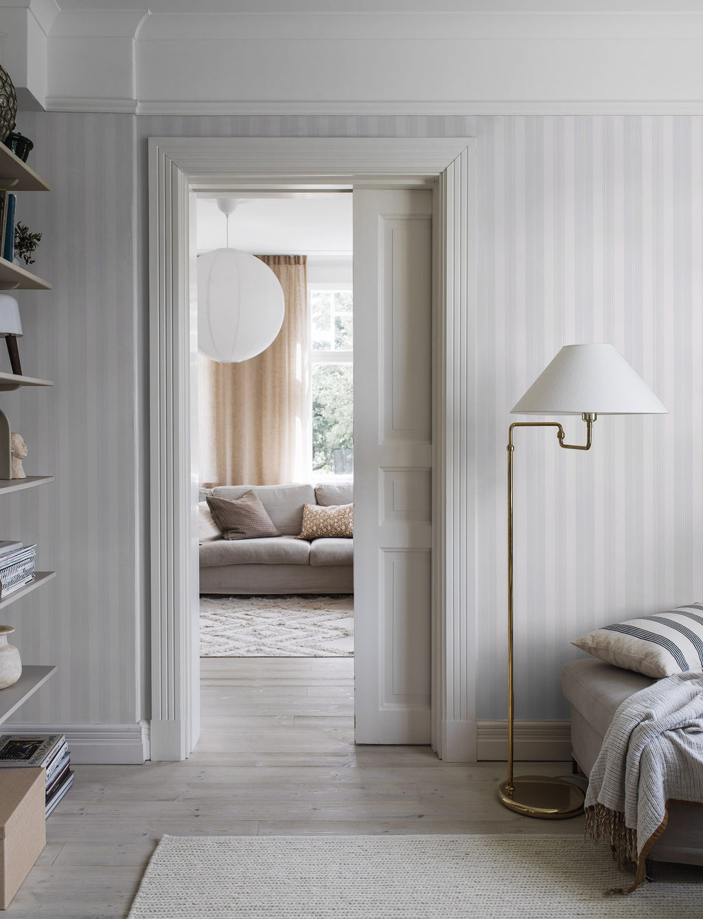 Gustaf, White