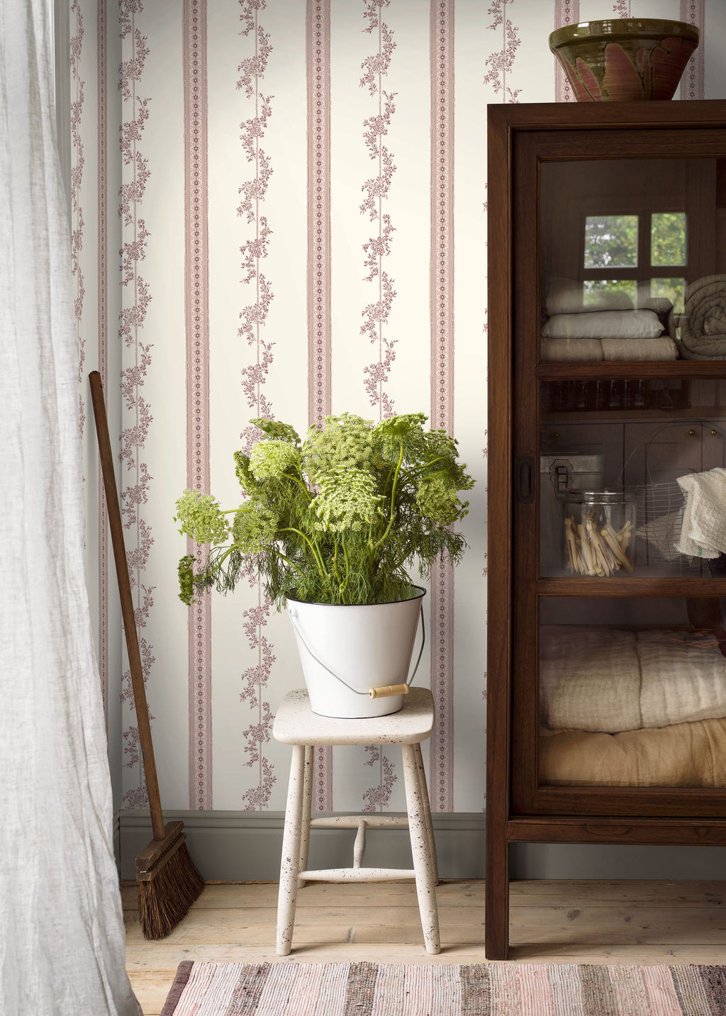 Drottningholm, White