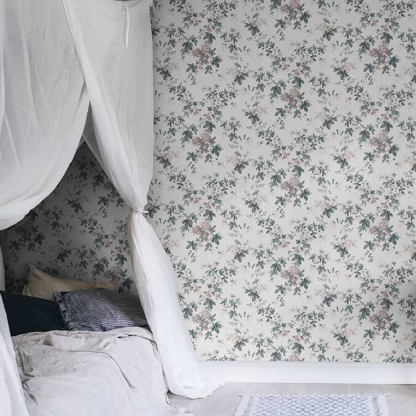 Sandra Powder White (Mural)