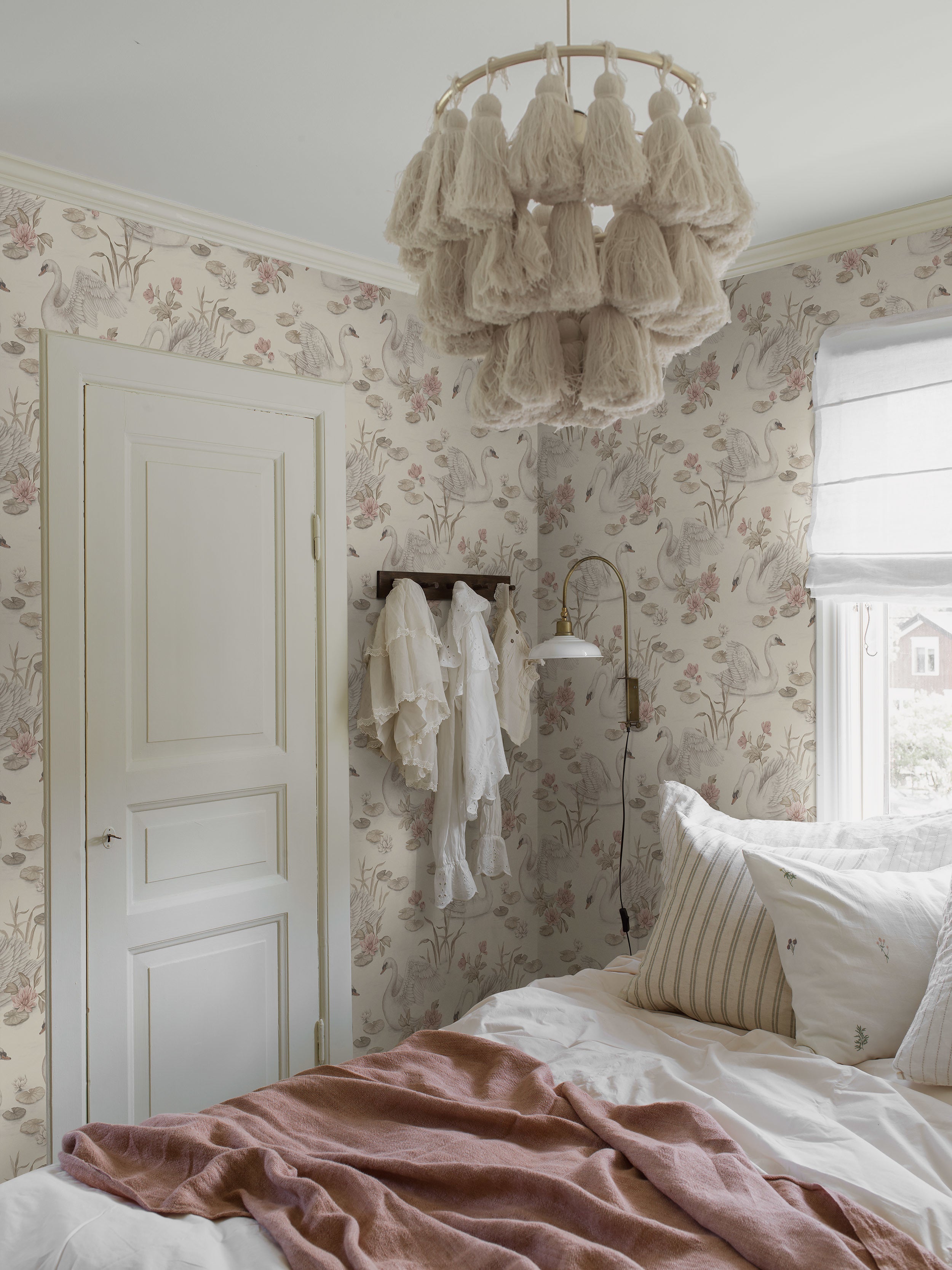Nursery and Kids wallpaper - Lily Swan - Delicate Pink 6924