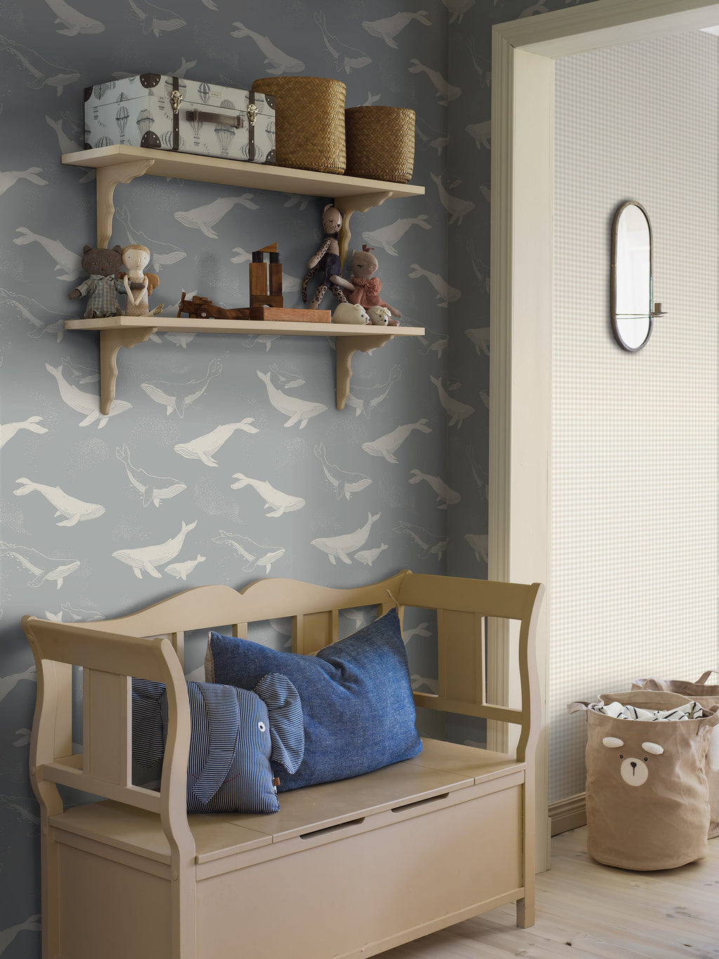 Whales, Blauw