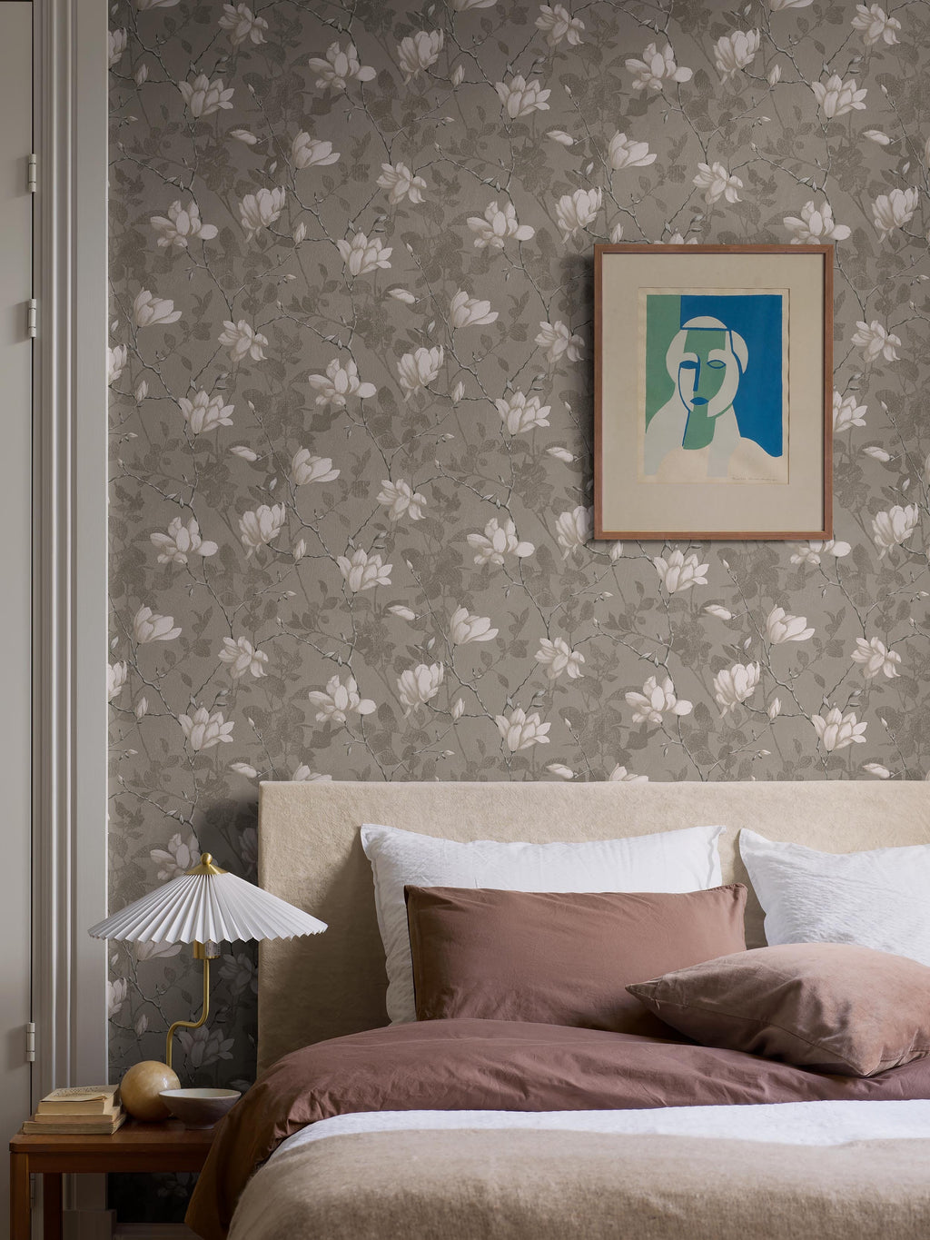 Lily Tree, Grey