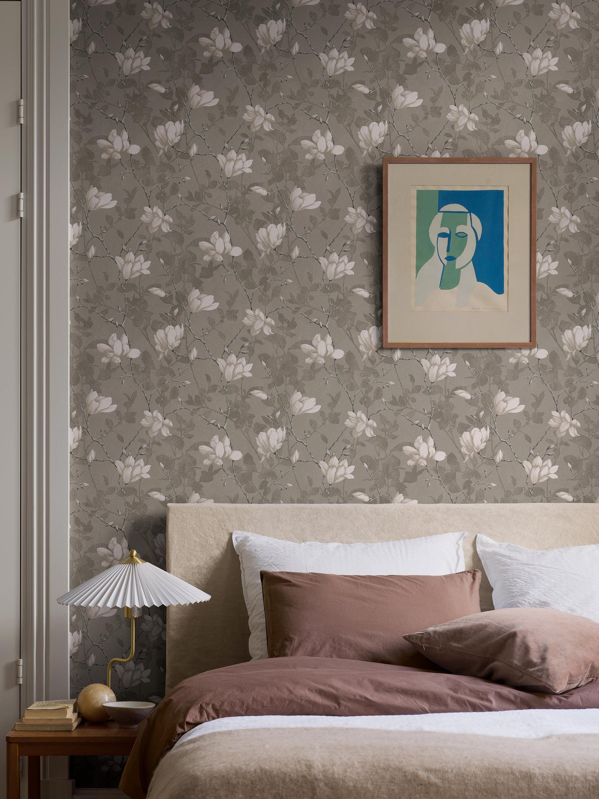 Lily Tree, Grey