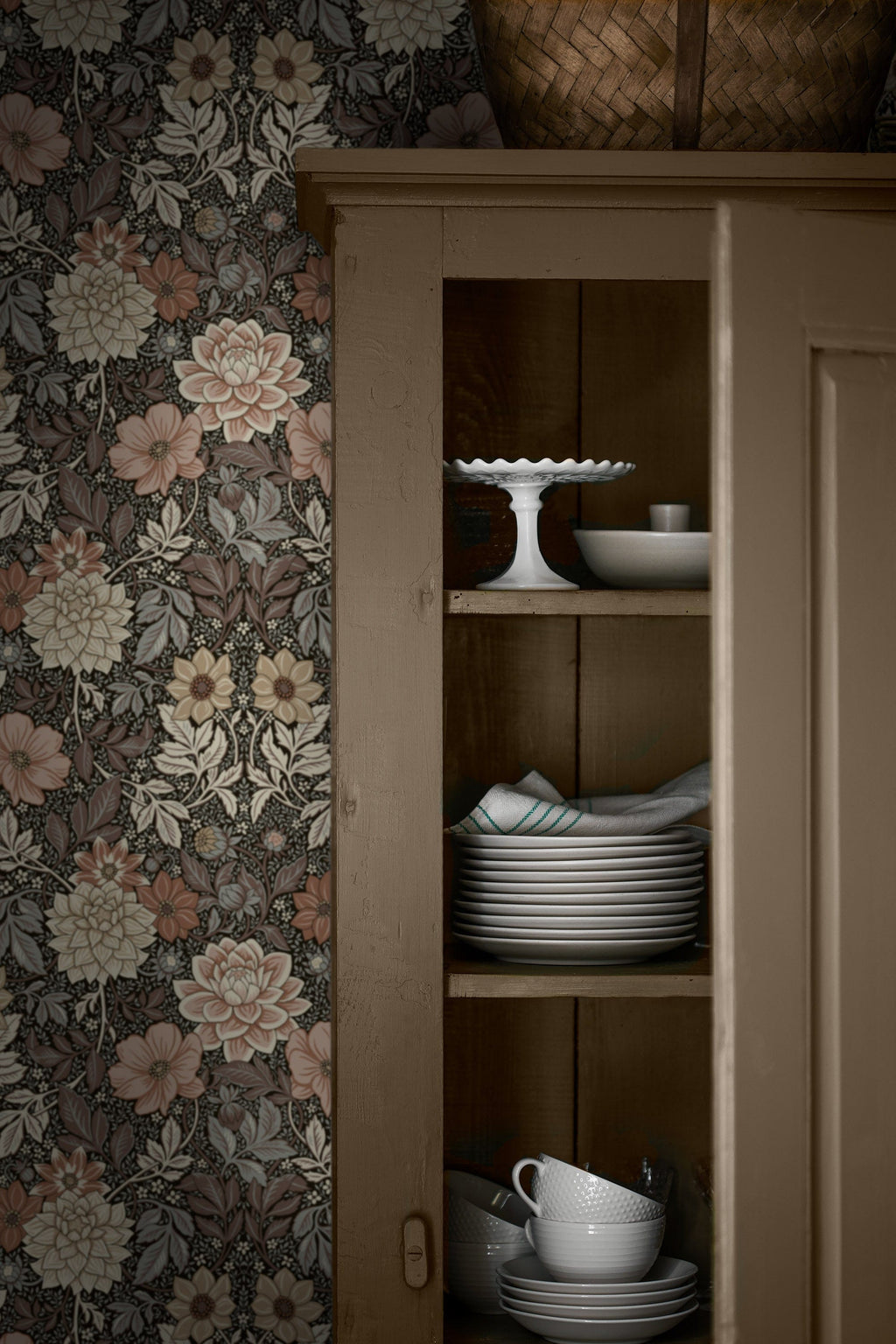 Dahlia Garden, Brown