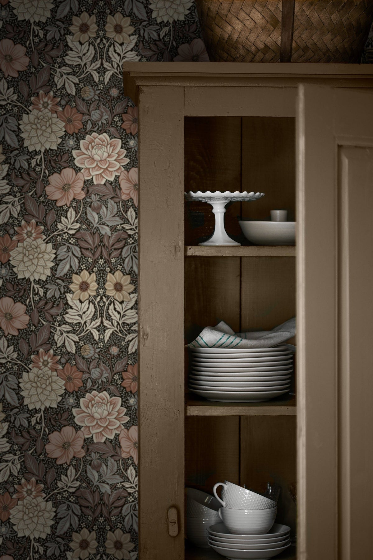 Dahlia Garden, Brown