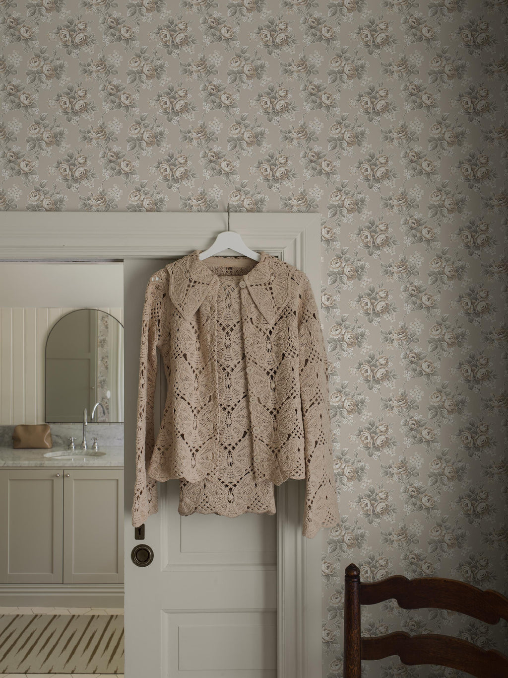Helena, Beige