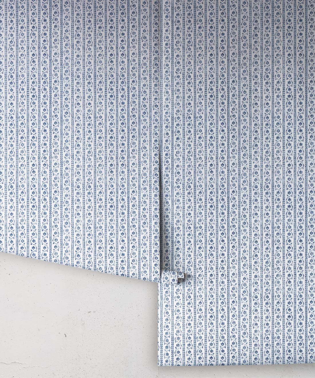 Daisy Chain Wallpaper, Indigo Ivory