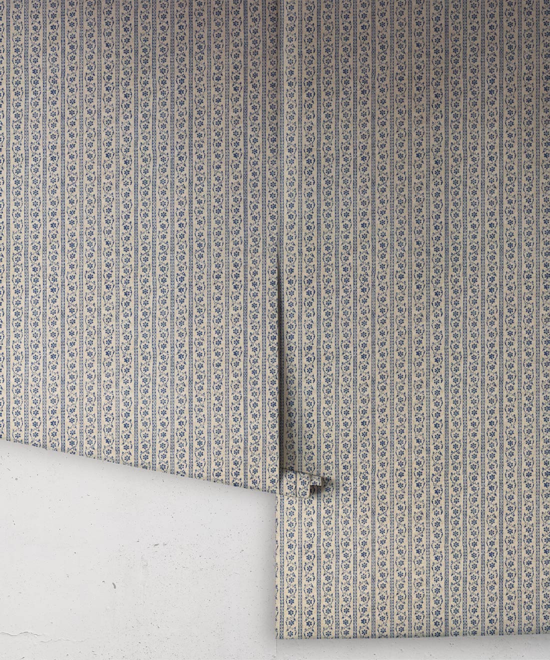 Daisy Chain Wallpaper, Indigo Natural