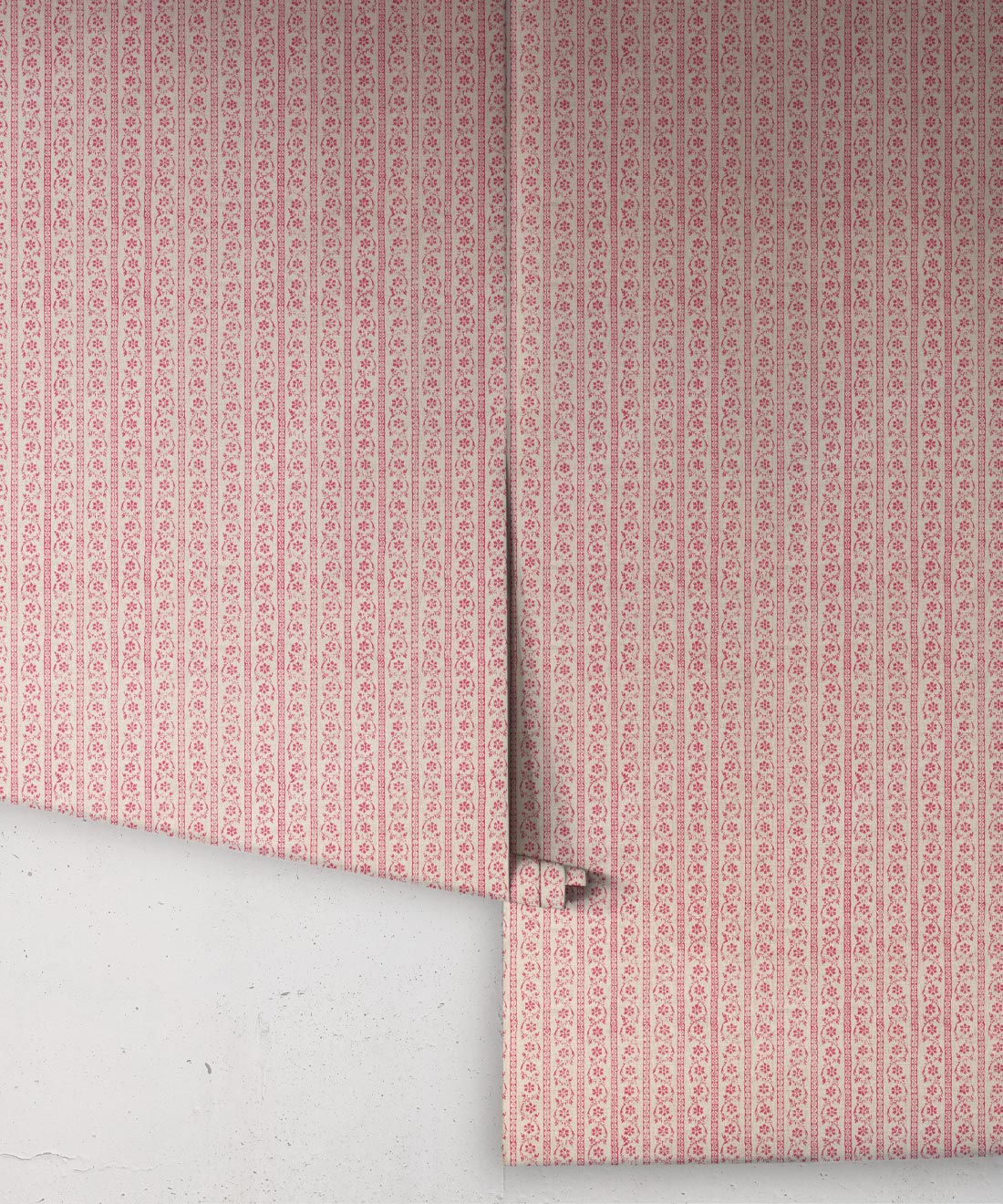 Daisy Chain Wallpaper, Poppy Natural