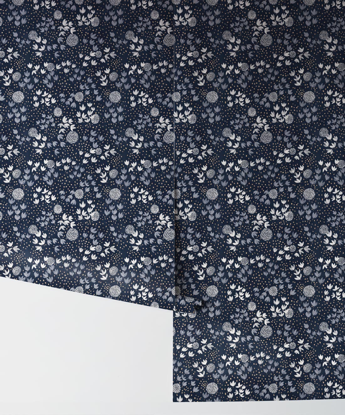 Dainty Wallpaper, Navy