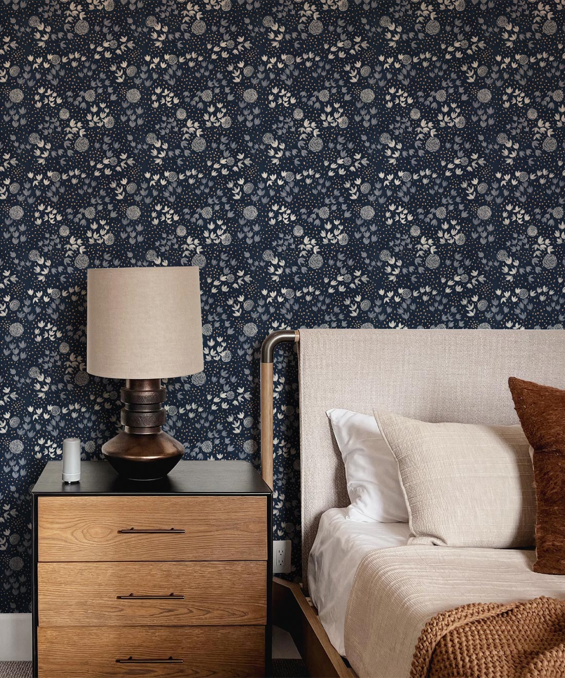 Dainty Wallpaper, Navy