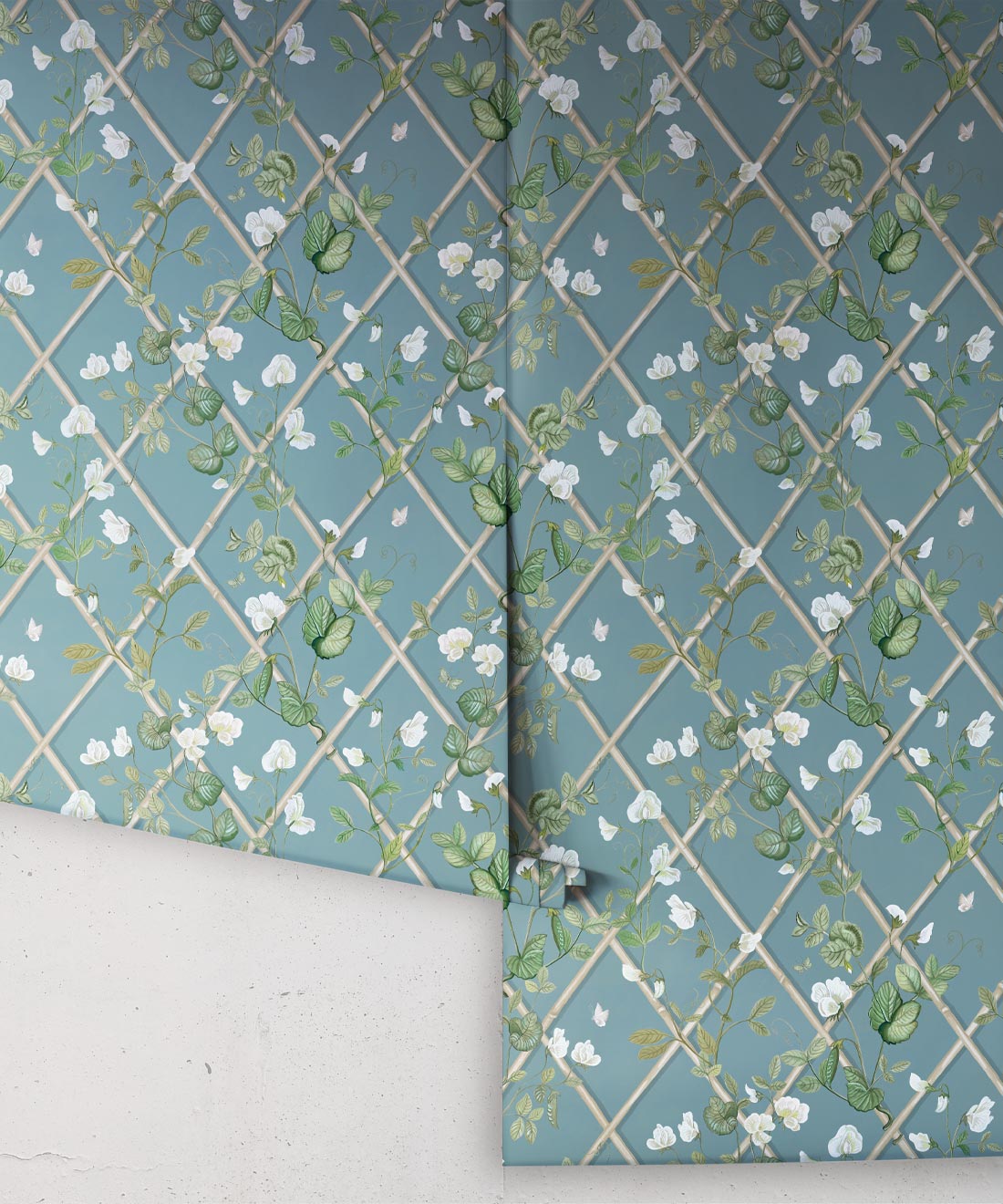Petite Climbing Sweet Pea Wallpaper, Provence & Cane