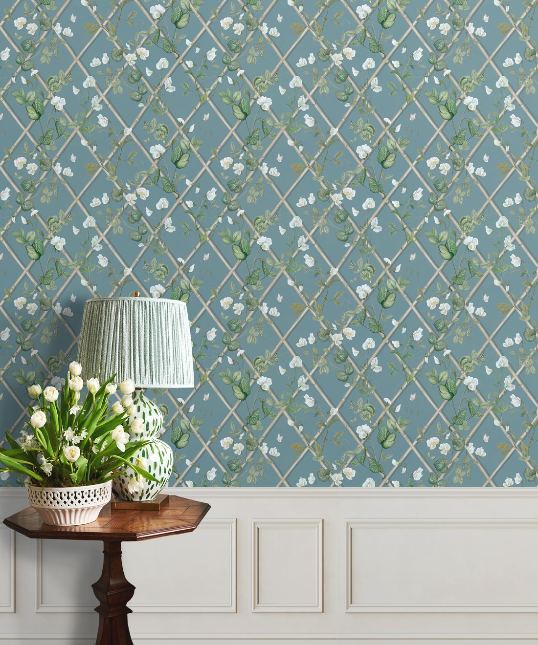 Petite Climbing Sweet Pea Wallpaper, Provence & Cane