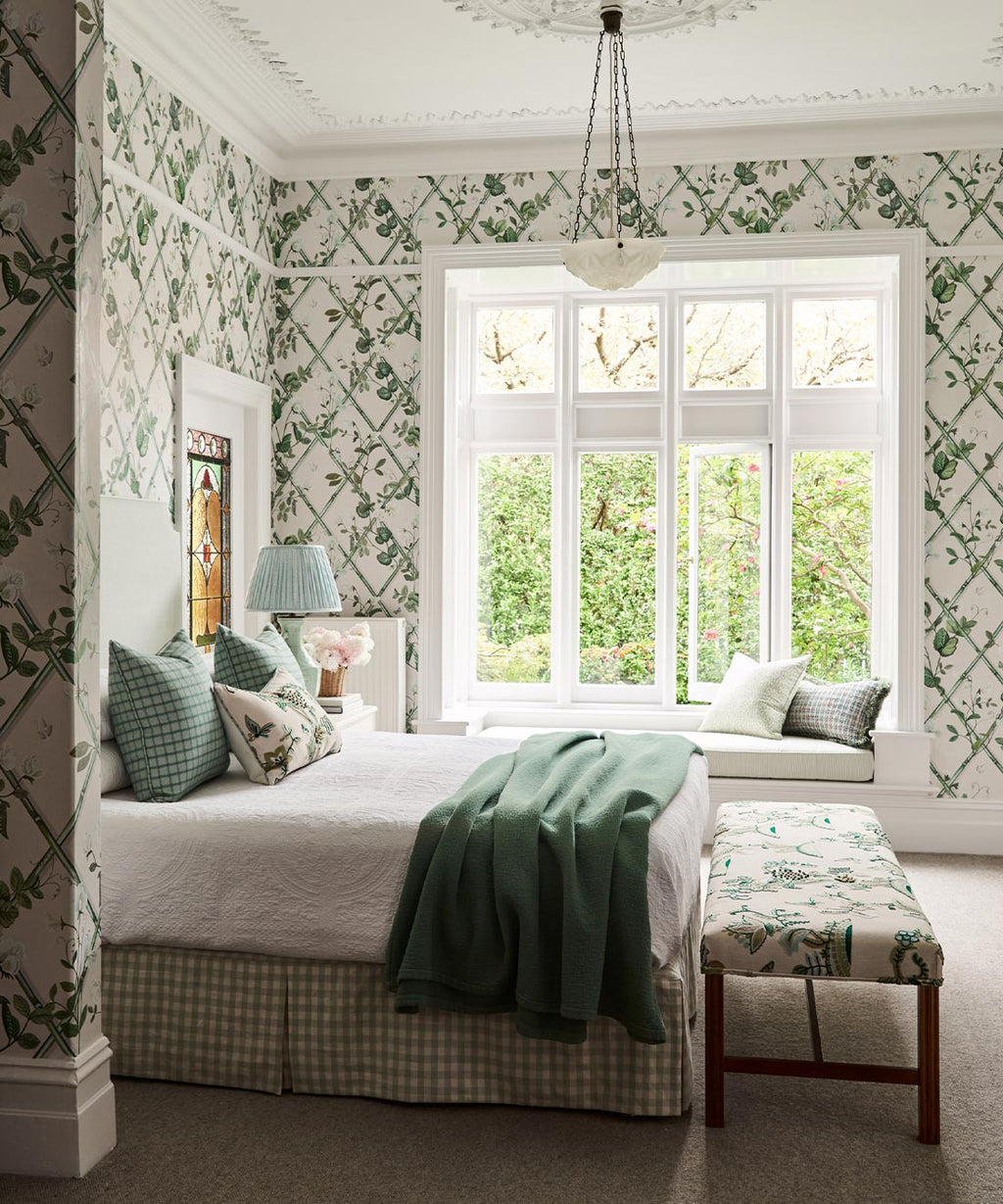 Grande Climbing Sweet Pea Wallpaper, Irish Linen