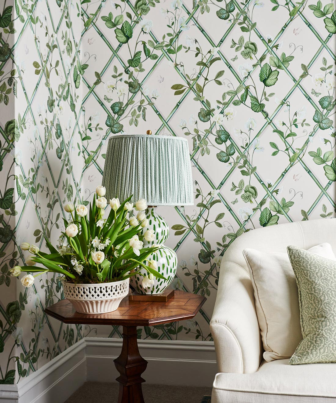 Grande Climbing Sweet Pea Wallpaper, Irish Linen