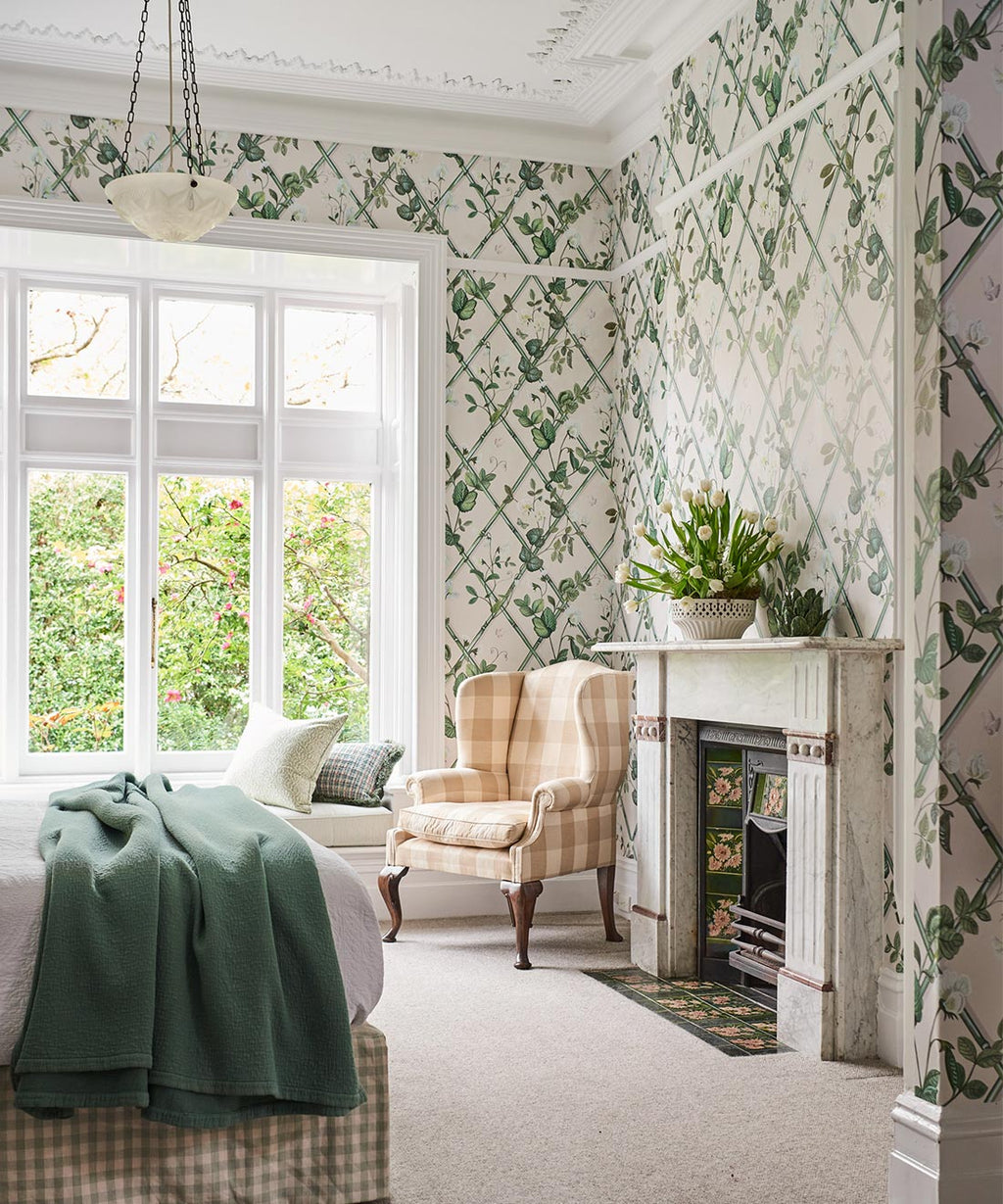 Grande Climbing Sweet Pea Wallpaper, Irish Linen