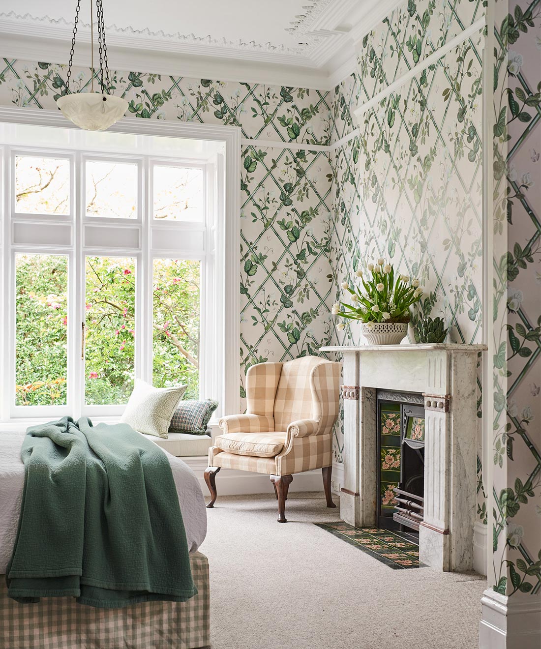 Grande Climbing Sweet Pea Wallpaper, Irish Linen