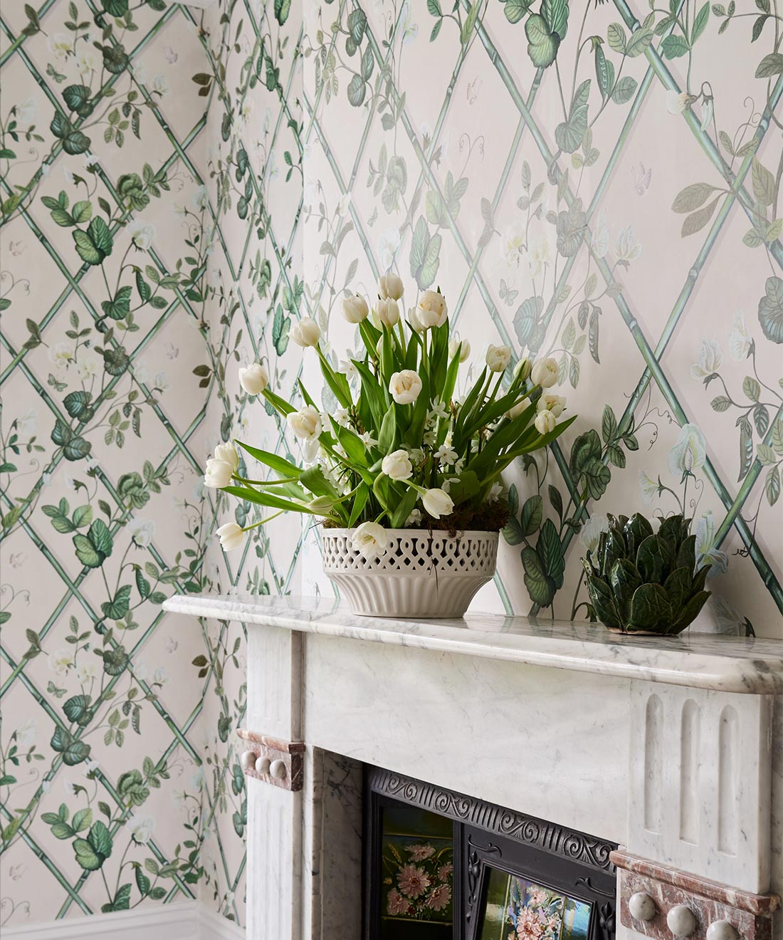 Grande Climbing Sweet Pea Wallpaper, Irish Linen