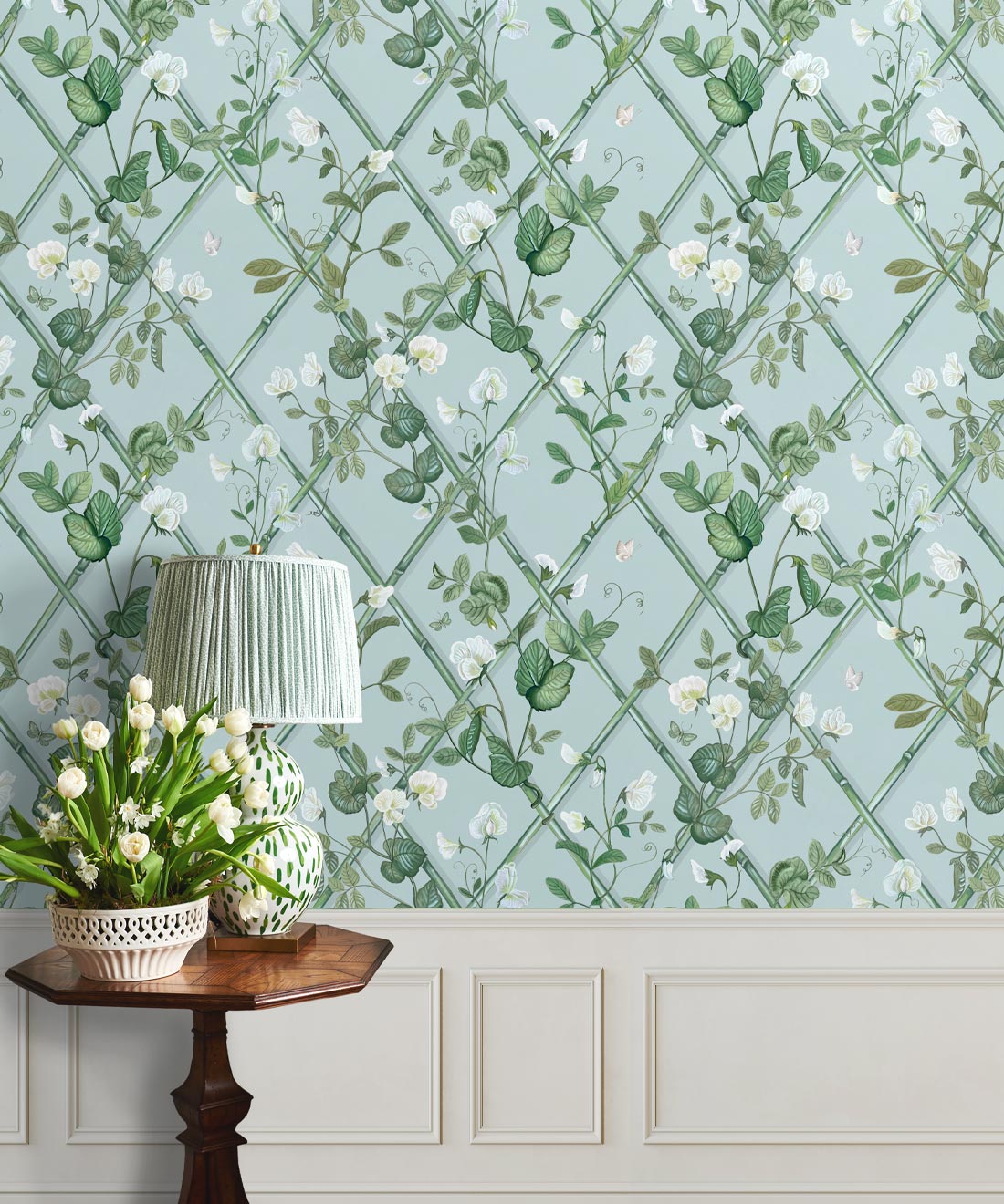 Grande Climbing Sweet Pea Wallpaper, Light Provence