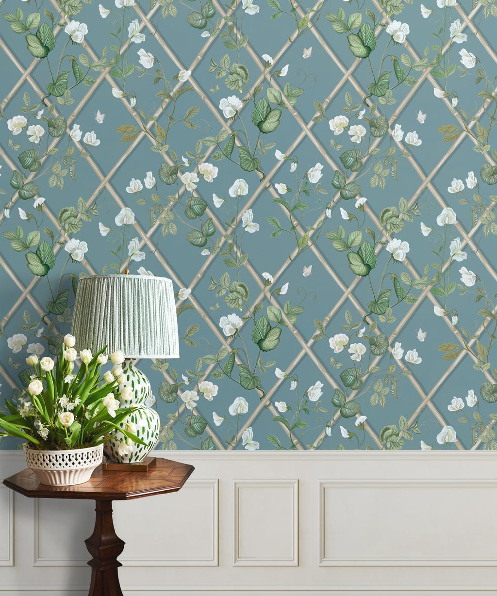 Grande Climbing Sweet Pea Wallpaper, Provence & Cane