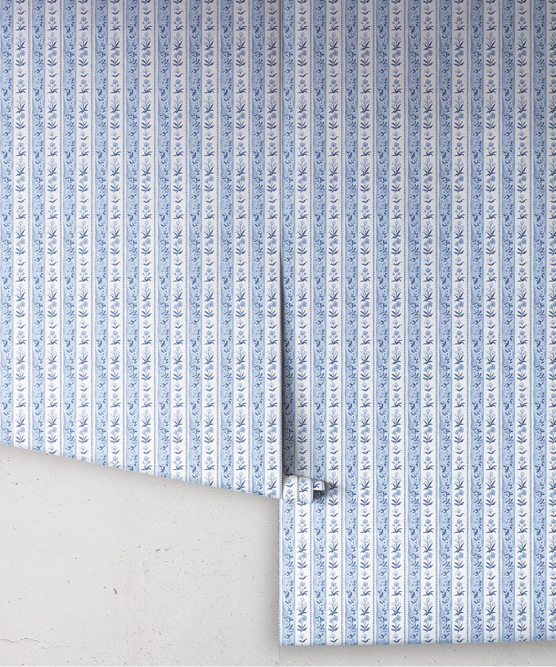 Garland Wallpaper, Sapphire