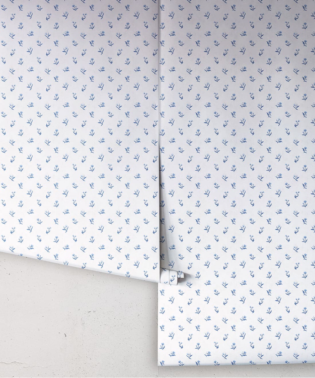 Posey Wallpaper, Sapphire