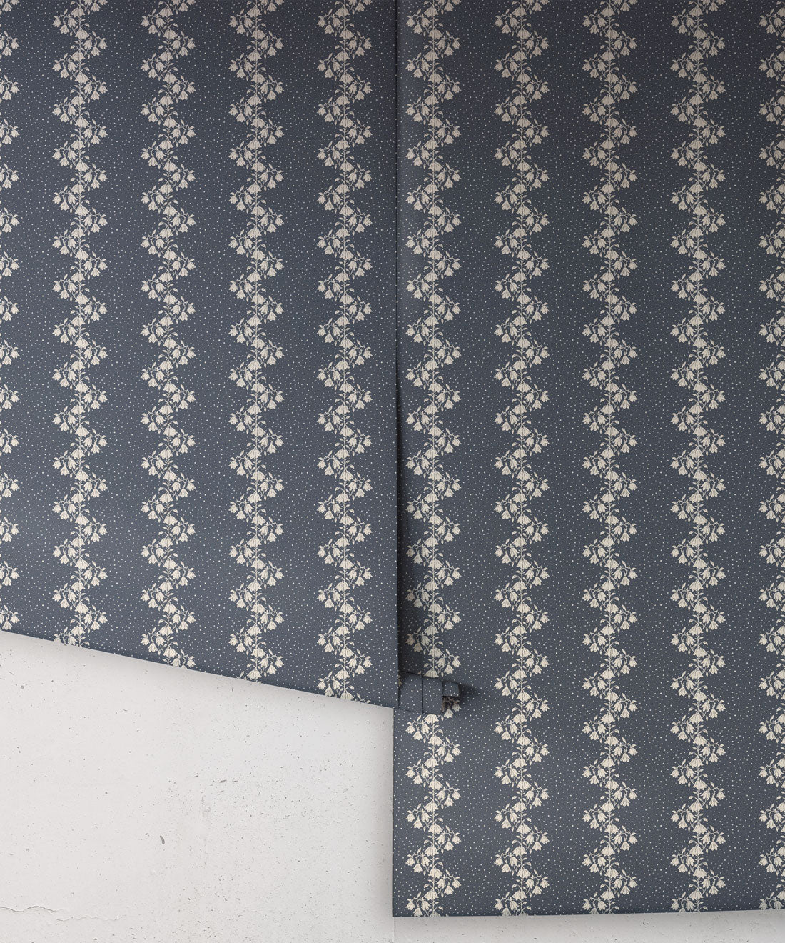 Pearl Wallpaper, Navy