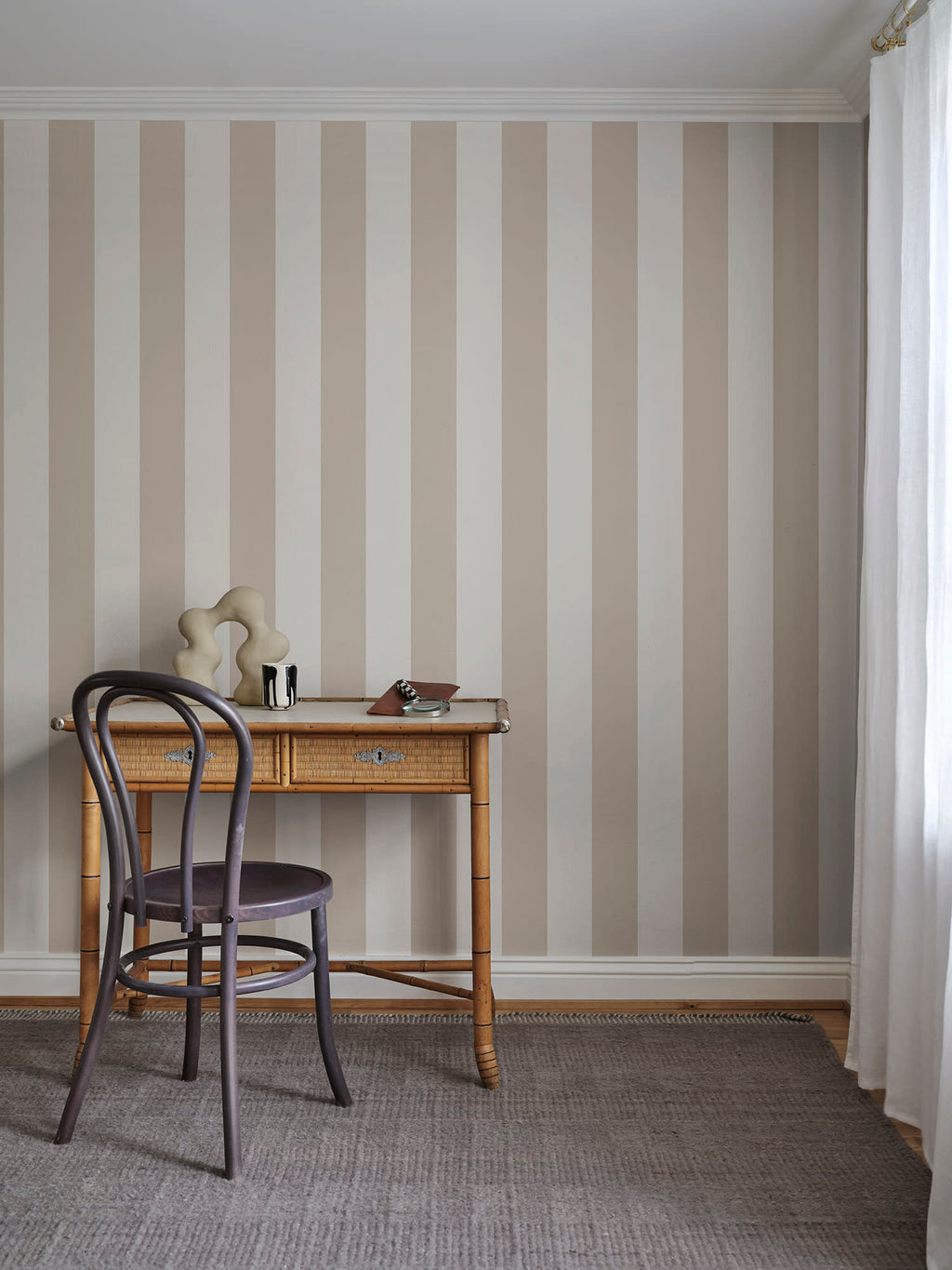 Magnus, Beige