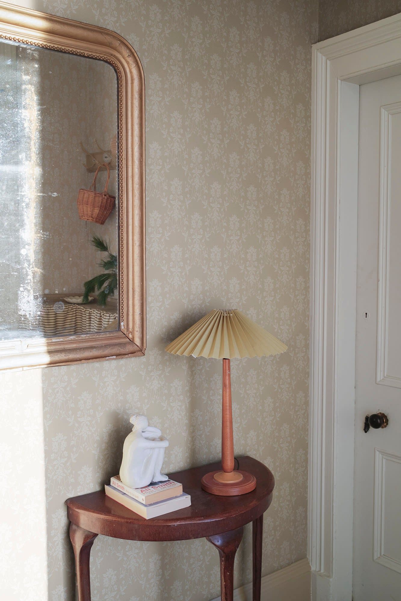 Alva, Beige