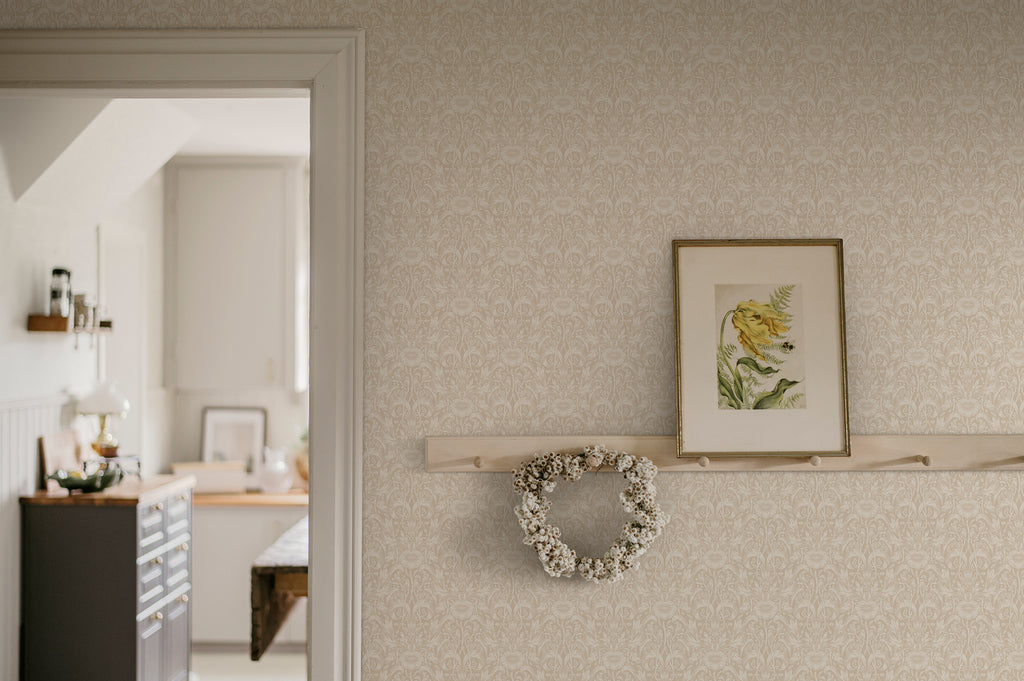 Emil, Beige