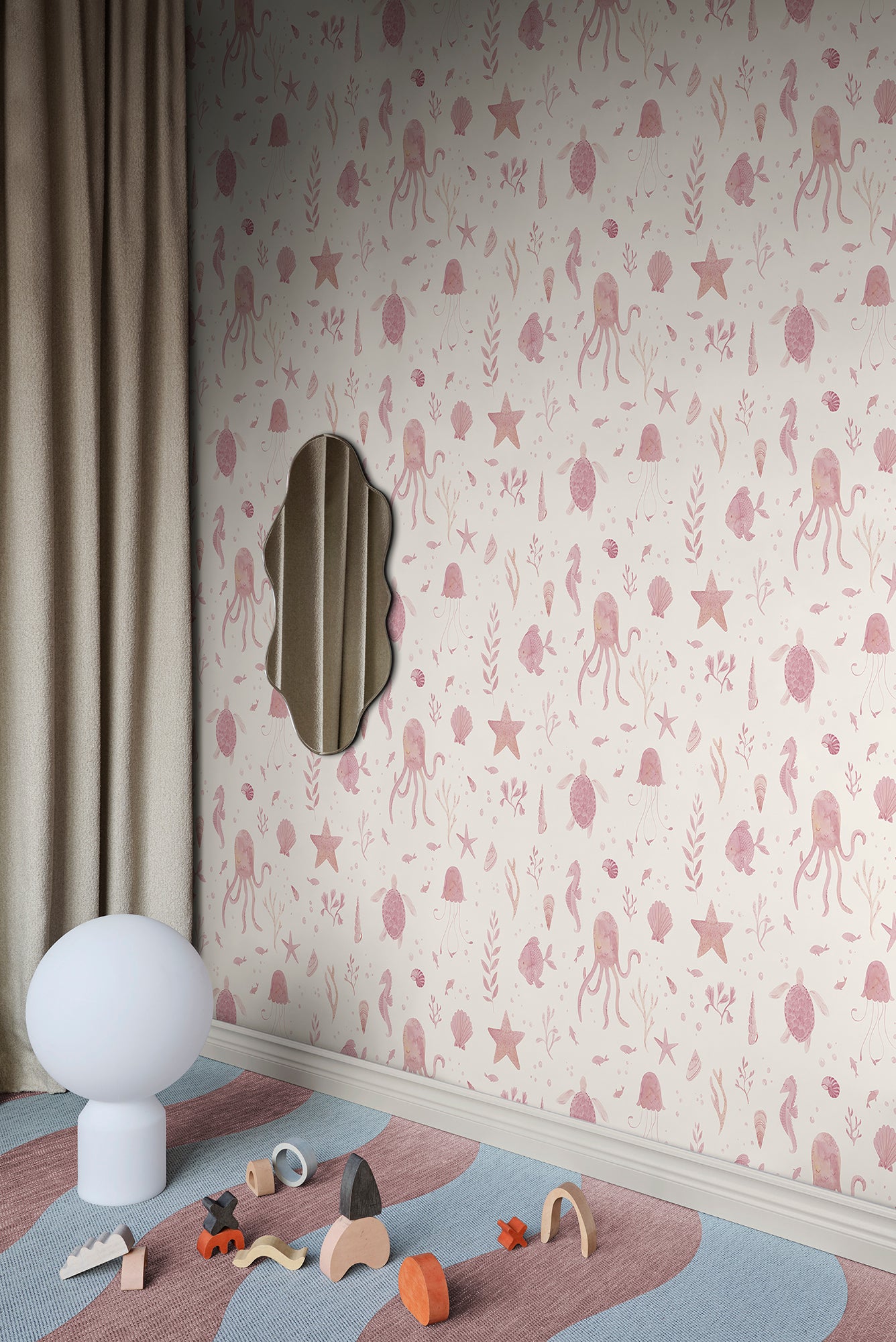 Della, Pink