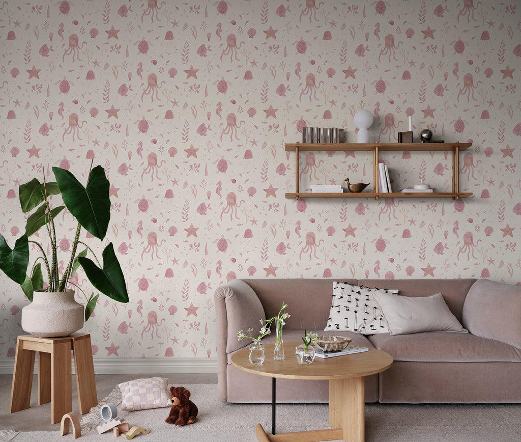 Della, Pink