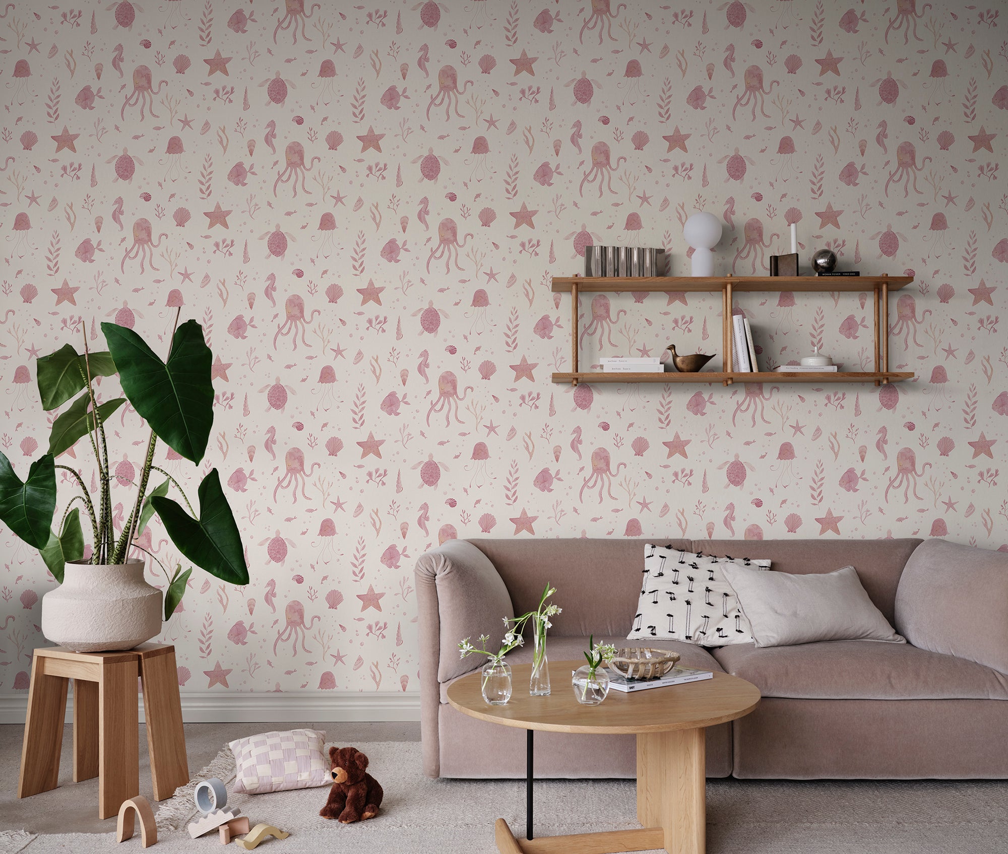 Della, Pink