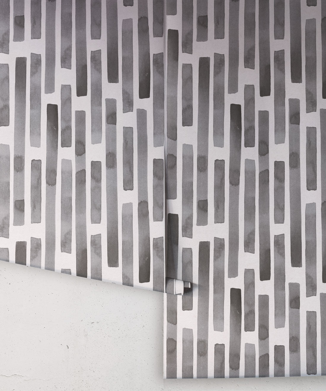 Colonnes Wallpaper, Charcoal White