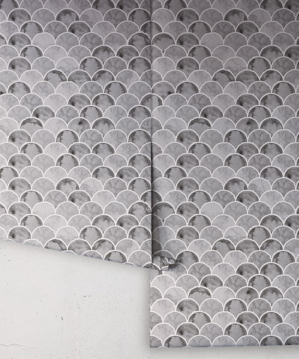 Écailles Wallpaper, Charcoal White