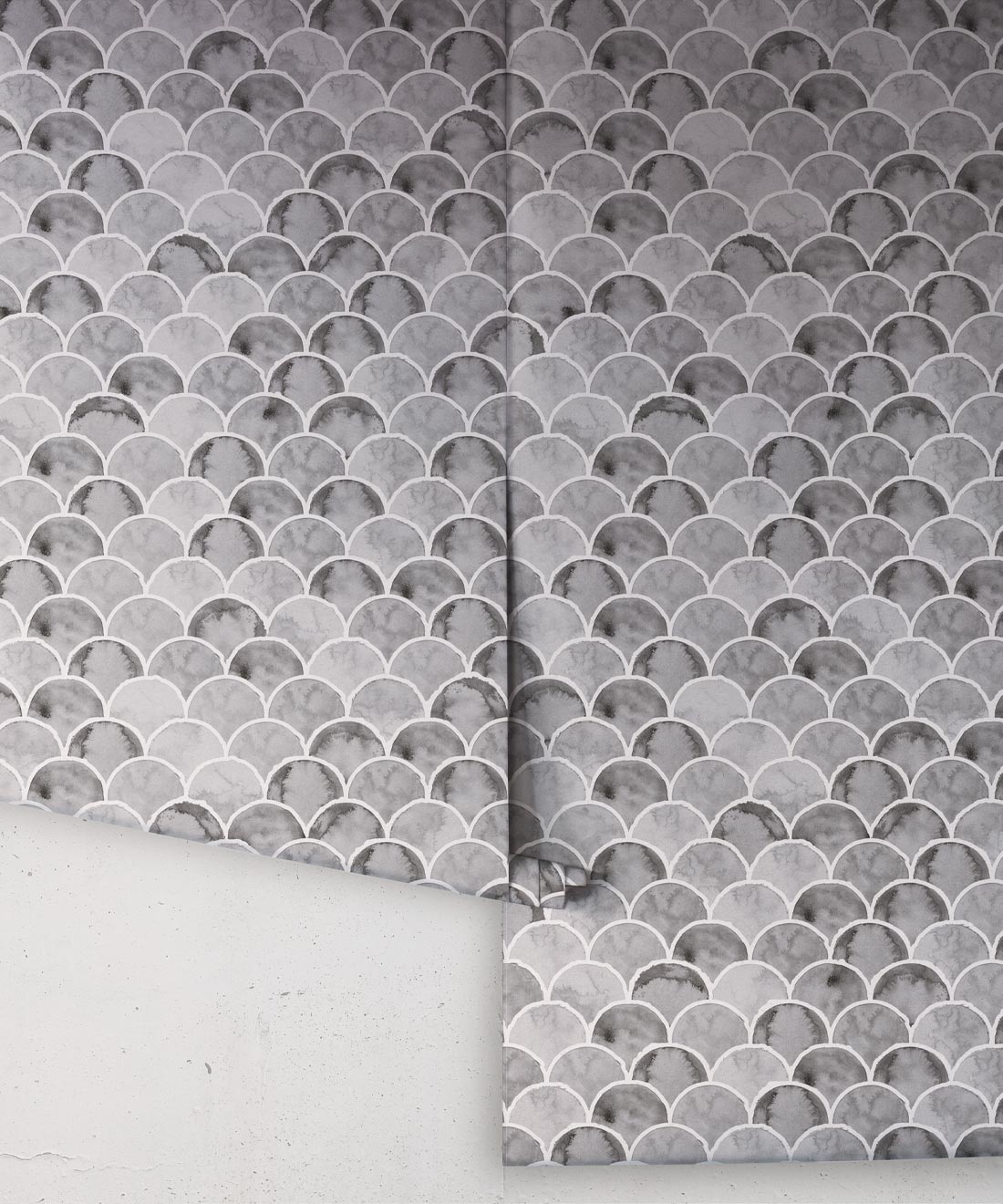 Écailles Wallpaper, Charcoal White