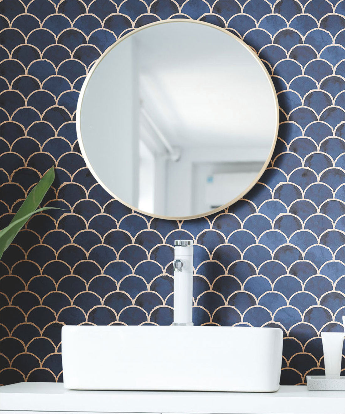 Écailles Wallpaper, Midnight Light Peach