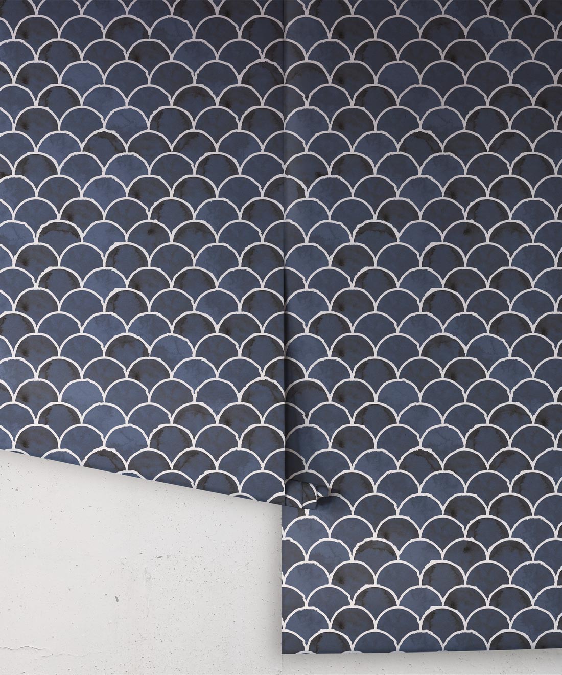 Écailles Wallpaper, Midnight White