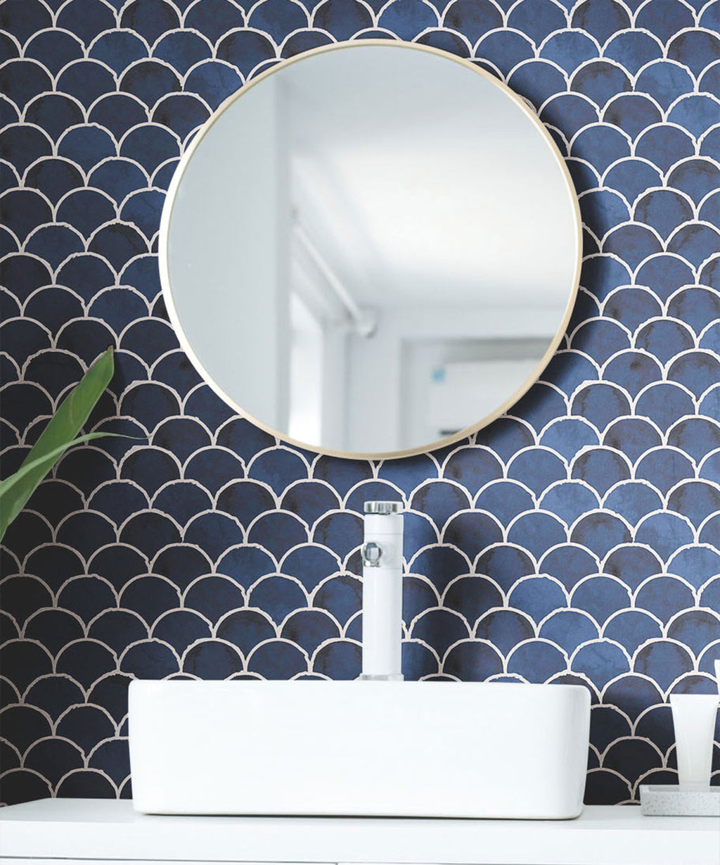 Écailles Wallpaper, Midnight White