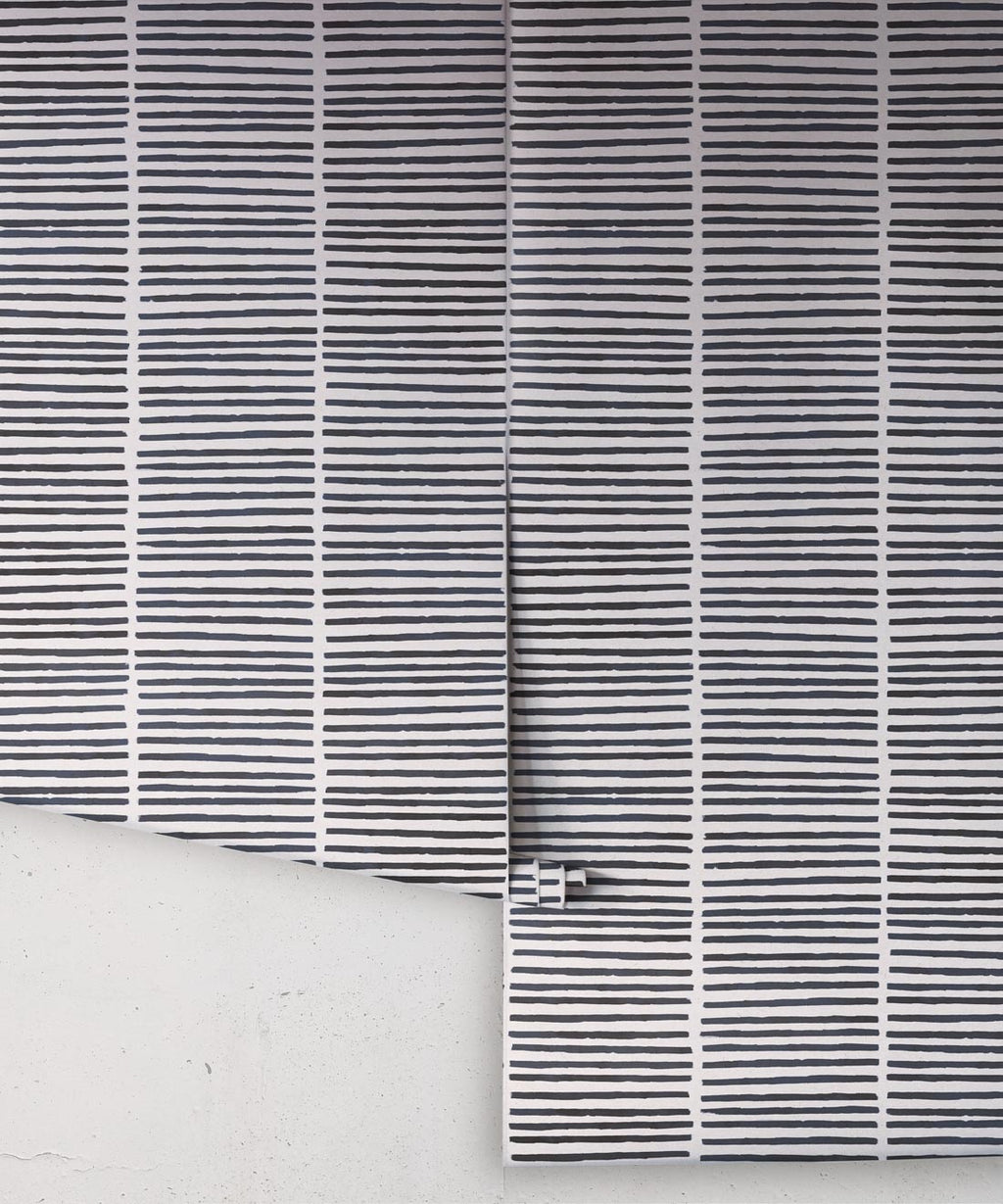 Lignes Wallpaper, Midnight White