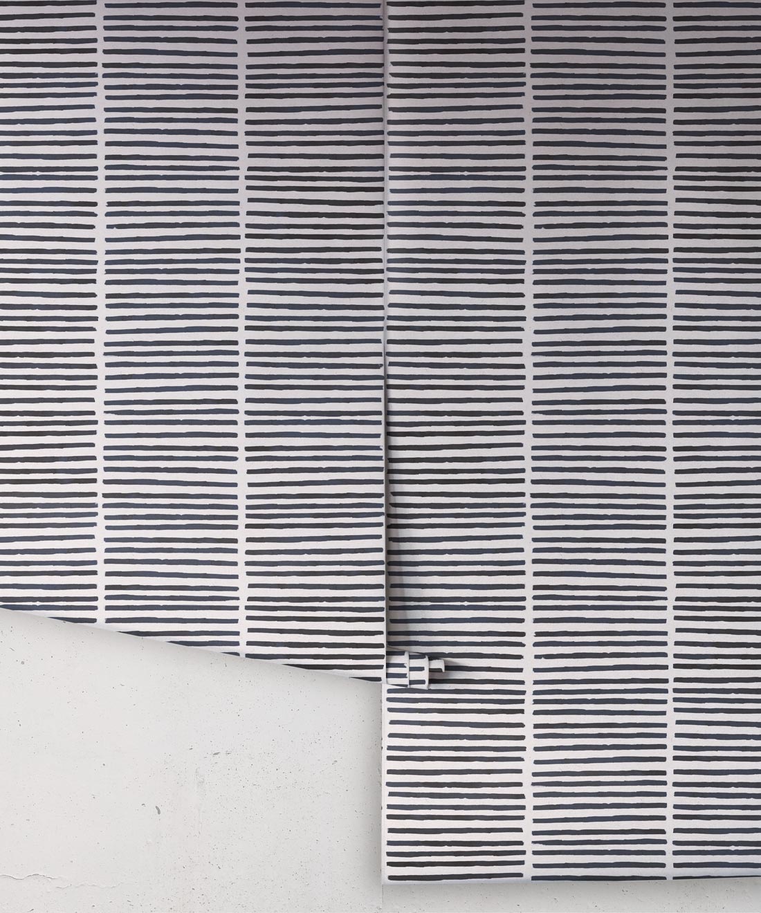 Lignes Wallpaper, Midnight White