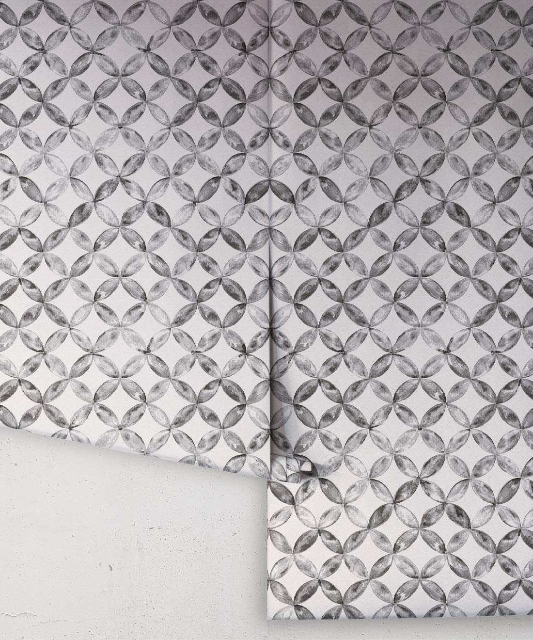 Pétales Deux Wallpaper, Charcoal White