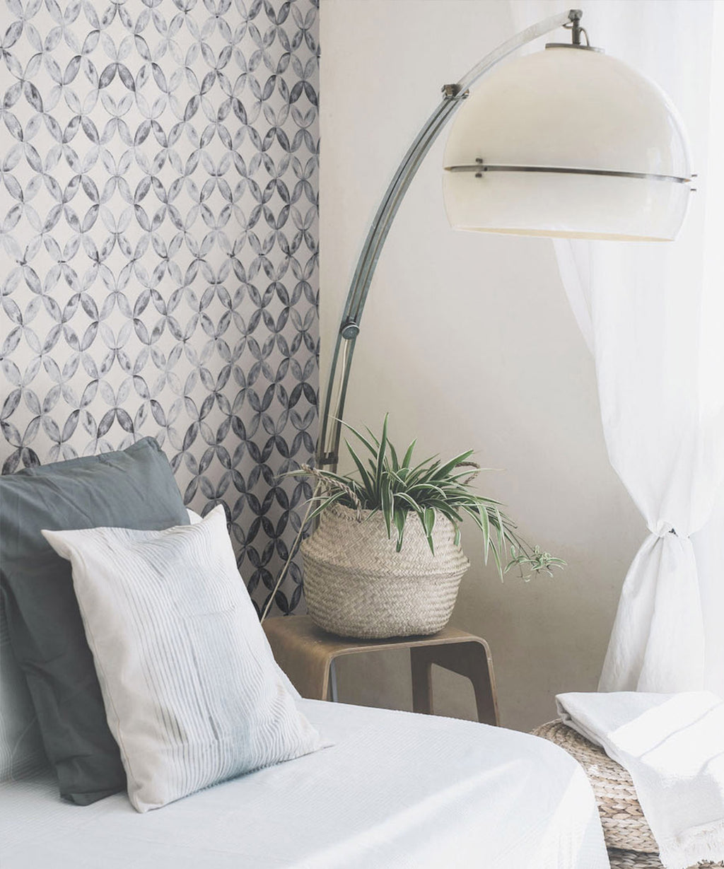 Pétales Deux Wallpaper, Charcoal White