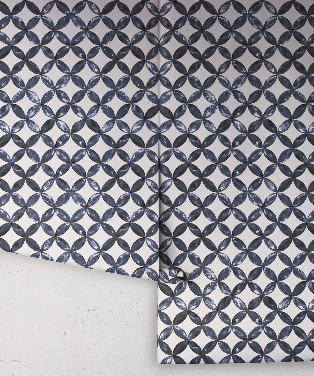 Pétales Deux Wallpaper, Midnight White