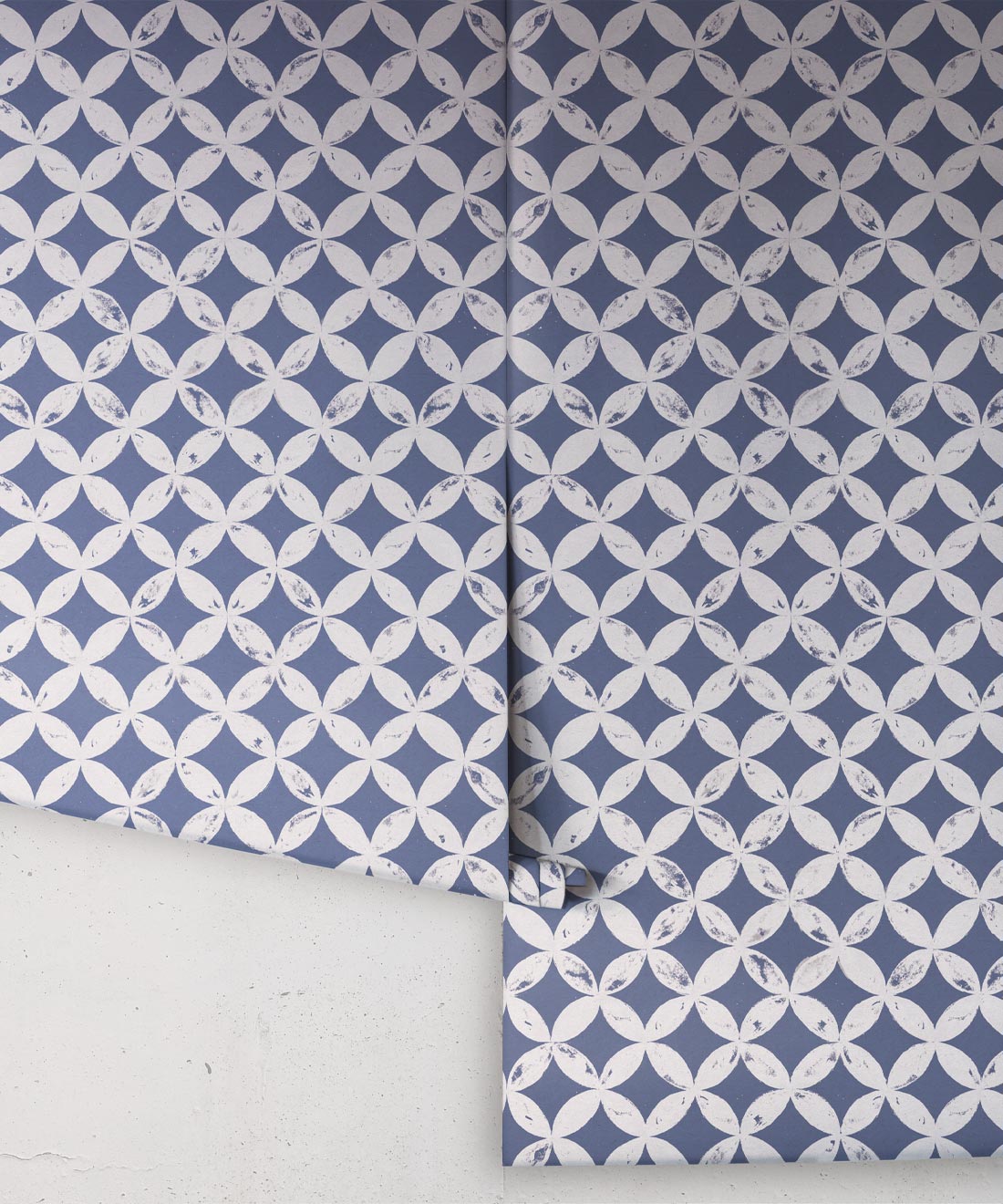 Pétales Deux Wallpaper, Snow Navy