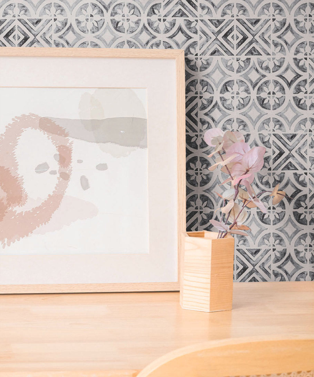 Pétales Trois Wallpaper, Charcoal White