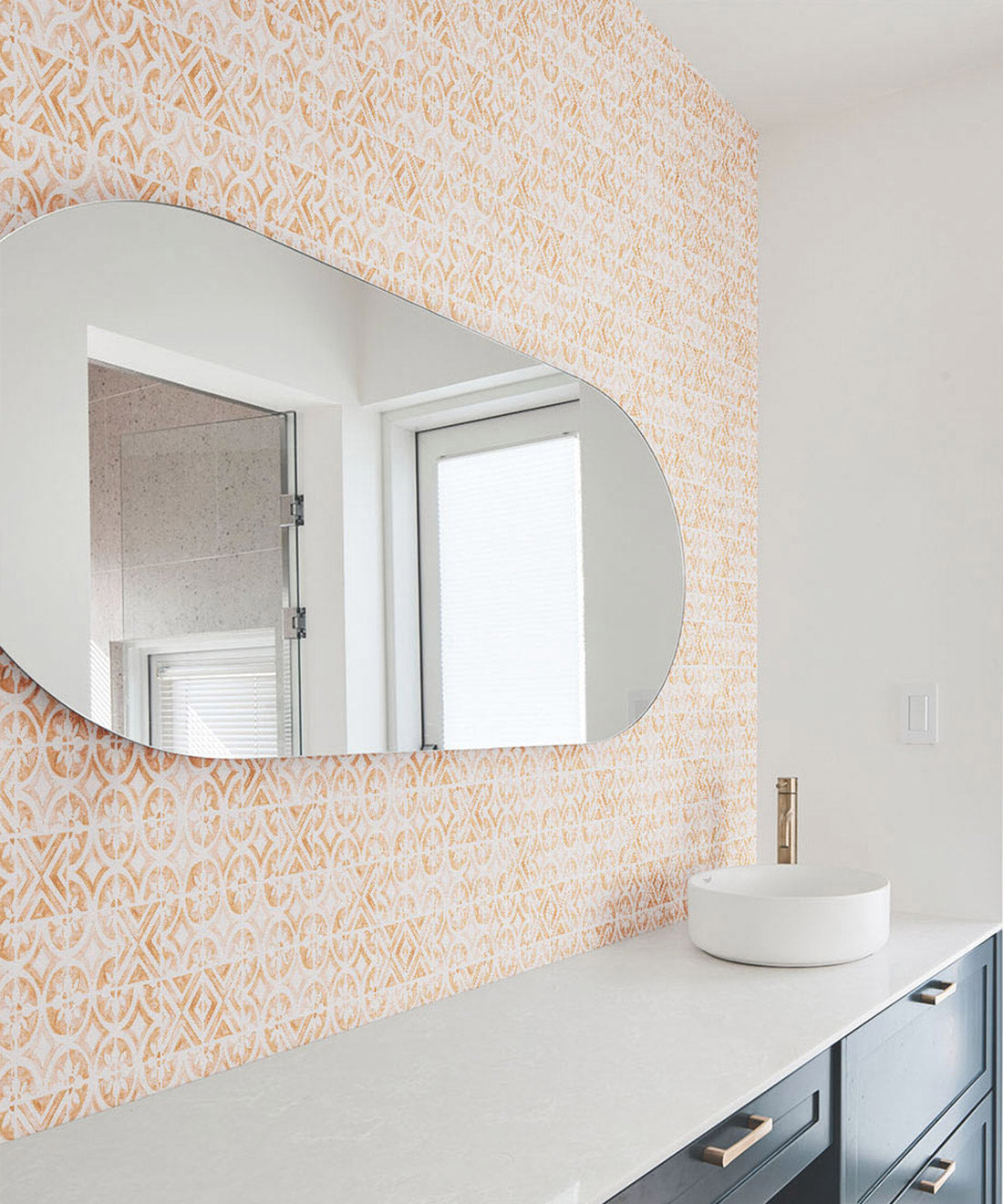 Pétales Trois Wallpaper, Sienna White