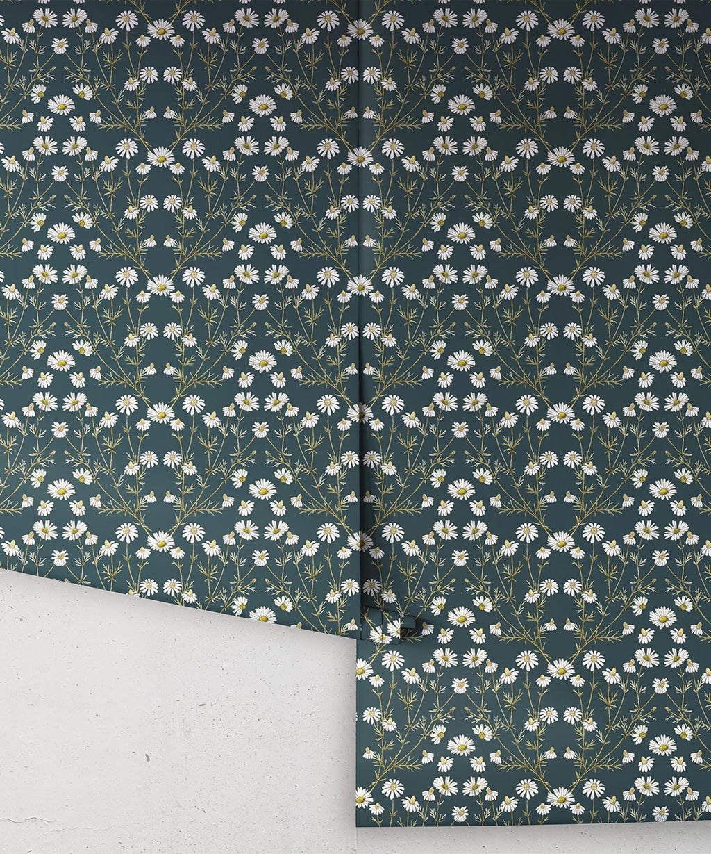 Daisy Damask Wallpaper, Emerald